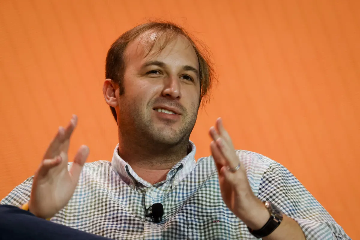 مشاور ترامپ در مرکز توجه سرمایه‌گذاران: جذب ۵۱ میلیون دلار تنها در سه روز!