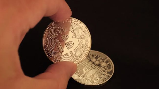 کارشناس بازار: کوتاه‌کردن بیت‌کوین اکنون «غیرممکن» و پرریسک است