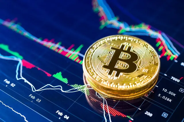 آیا بیت‌کوین بالای ۱۰۷ هزار دلار خواهد ماند یا کاهش می‌یابد؟