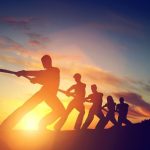 نوسانات بازار؛ تحلیلگران در مورد آینده بیت‌کوین و دوج کوین هشدار می‌دهند