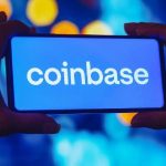 کاهش ۹۰ درصدی محدودیت حساب‌ها با هوش مصنوعی در Coinbase
