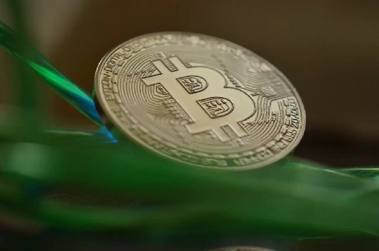 اد یاردنی: کاهش قیمت بیت‌کوین ناشی از فشار نقدینگی است و طلا همچنان پناهگاه امن است