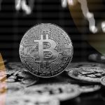 بازگشت بیت‌کوین پس از فشار فروش ETF؛ اما سایه فروش نهادی همچنان وجود دارد