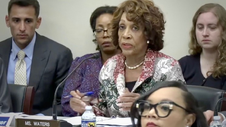 انتقاد از رئیس SEC به دلیل نگرانی‌های مربوط به ارزهای دیجیتال پس از احتمال پیروزی دموکرات‌ها